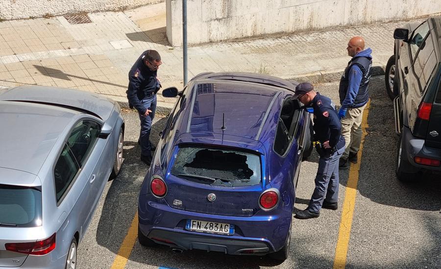 
	L'auto del fuggiasco<em> (foto Massimo Locci)</em>

