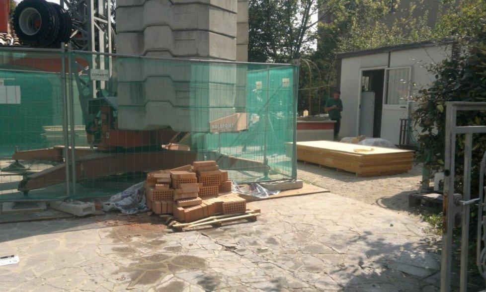 Si stacca il carico, operaio travolto 