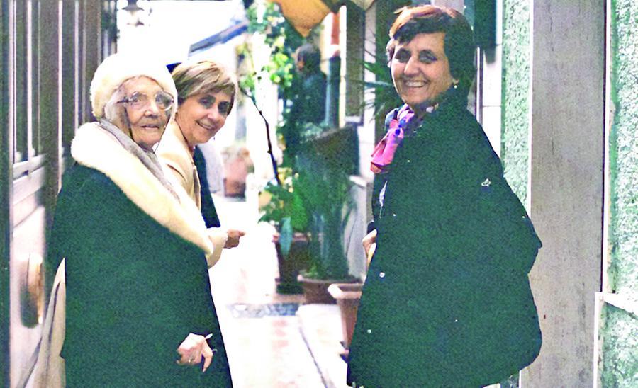 
	Lisetta Mercalli, 108 anni, con le figlie Angela e Myriam Quaquero

