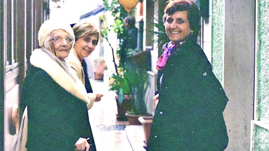 
	Lisetta Mercalli, 108 anni, con le figlie Angela e Myriam Quaquero

