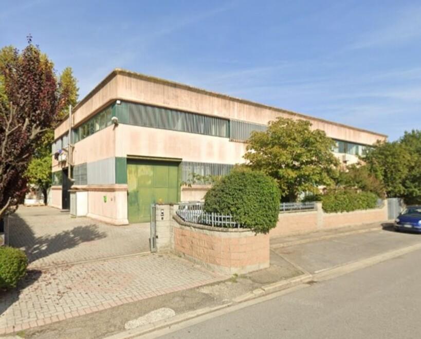 Il capannone dove lavoravano gli operai sfruttati