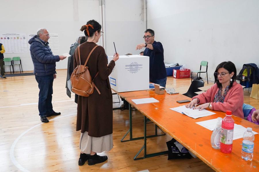 Quattro Comuni da oggi al voto: alle urne alle 23 il 43,89% degli elettori