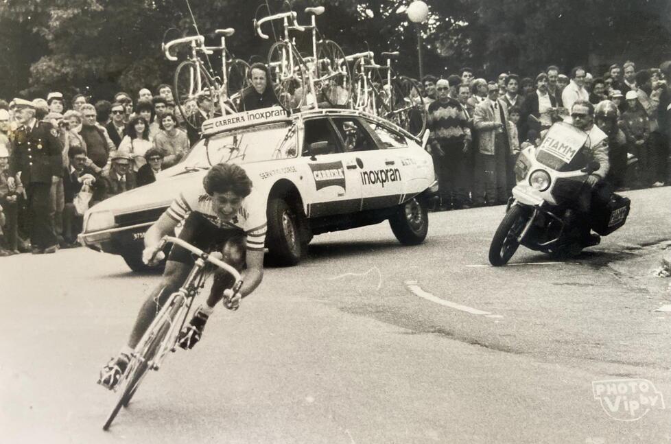 ll bresciano Roberto Visentini impegnato nella  cronometro del 1984 dentro le Mura vinta da Francesco Moser