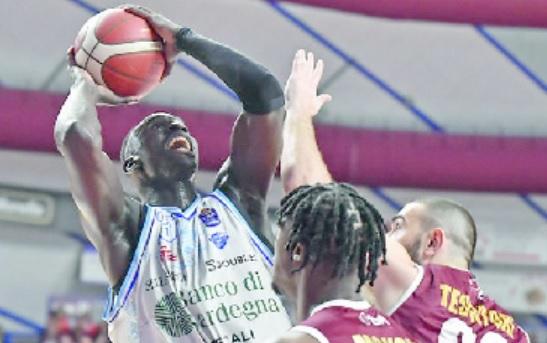 Diop, grinta rimbalzi e punti: può essere l’uomo vincente della Dinamo nella serie