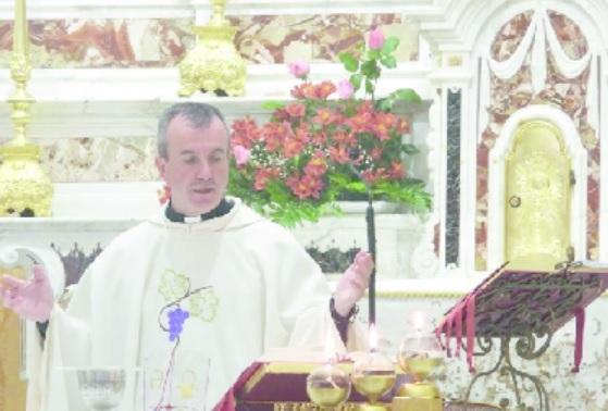 «Denunciate i pedofili»: applausi per Padre Paolo