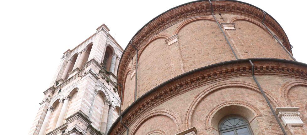 Campanile del Duomo di Ferrara. Il restauro procede a rilento