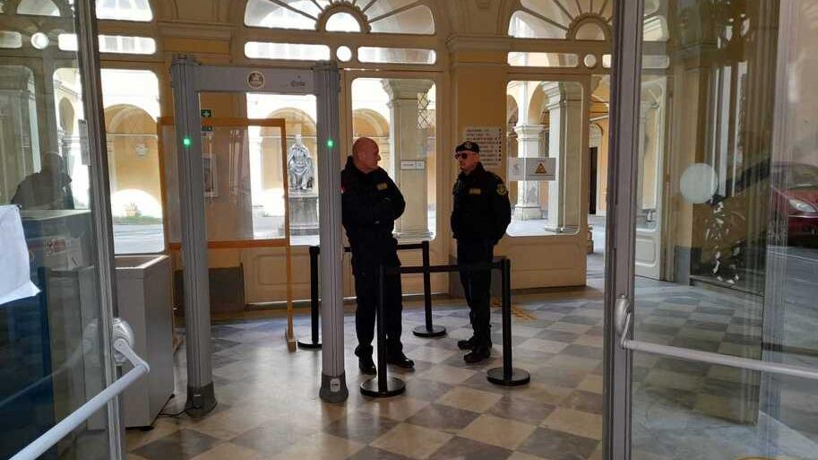 L’ingresso del tribunale penale di Livorno (foto d’archivio)