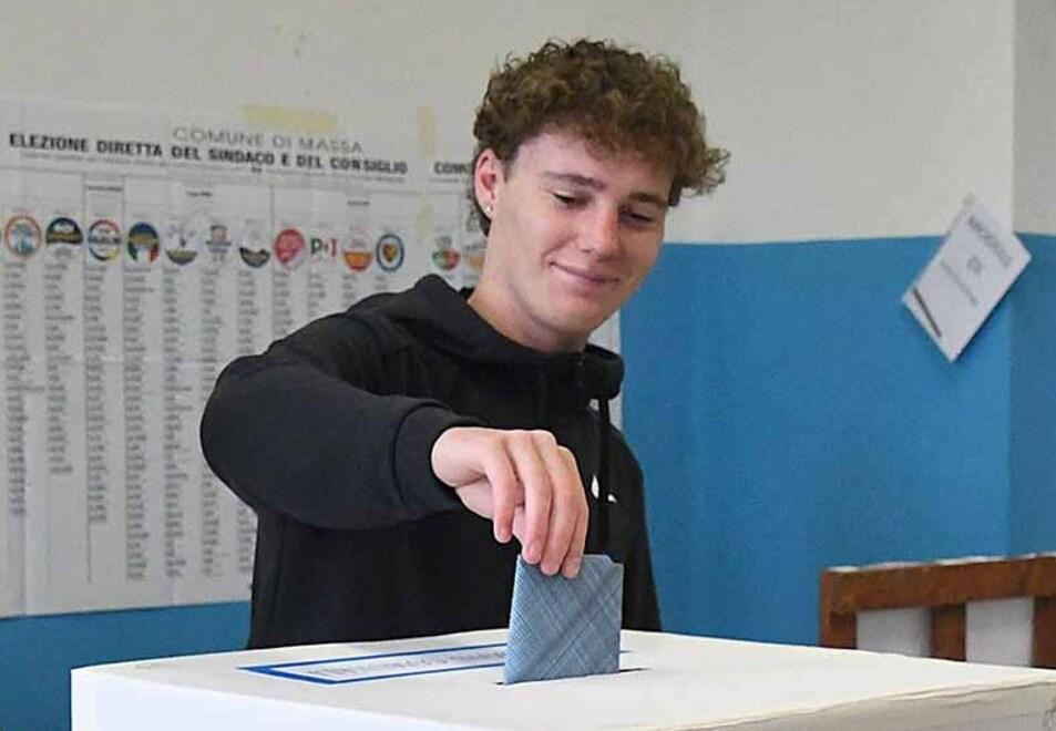 Elezioni a Massa: Luigi, 18 anni, per la prima volta alle urne