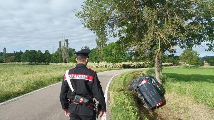 Auto nel fossato a Botteghe: indagano i carabinieri