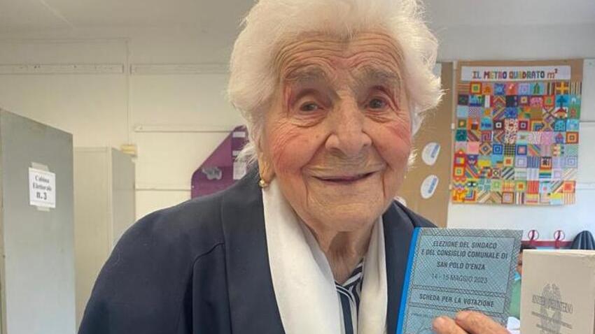 Nonna Rosa al seggio a 100 anni «Spero di poter votare ancora»