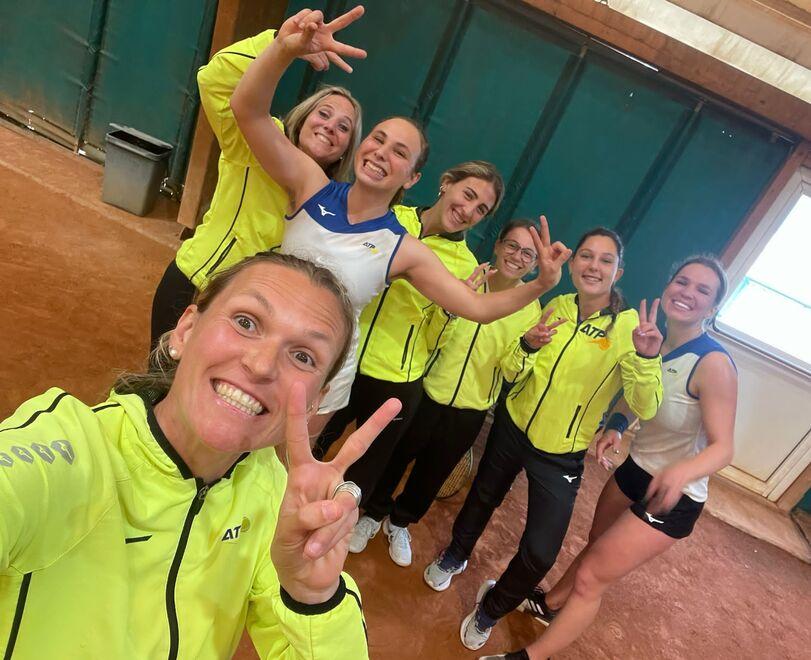 Il selfie di squadra delle giocatrici dell’Atp Piombino dopo la vittoria contro il Ct Firenze