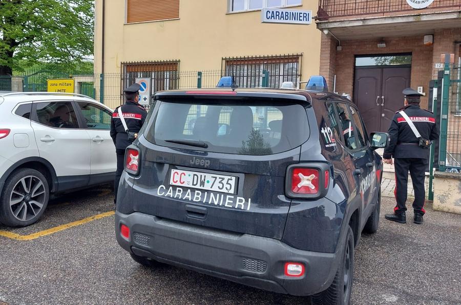 Assalto notturno al Famila, i ladri portano via sei televisori