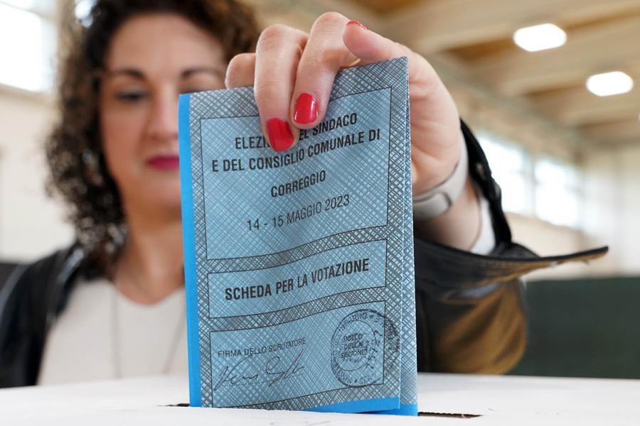 L’affluenza si ferma al 53,95%. Iniziato lo spoglio a Brescello, Castelnovo Sotto, Correggio e San Polo