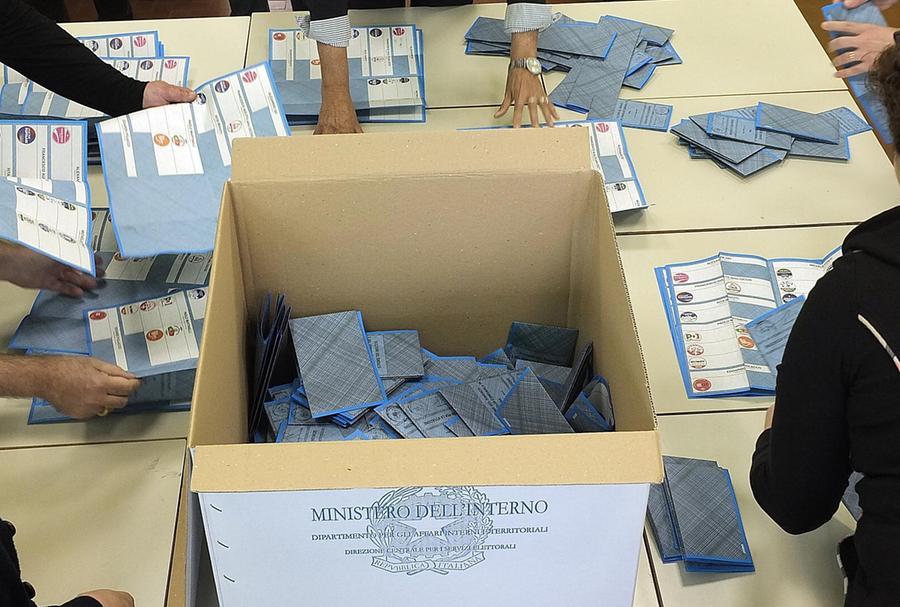 Elezioni Massa, sarà ballottaggio tra Persiani e Ricci