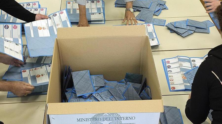 Elezioni Massa, sarà ballottaggio tra Persiani e Ricci