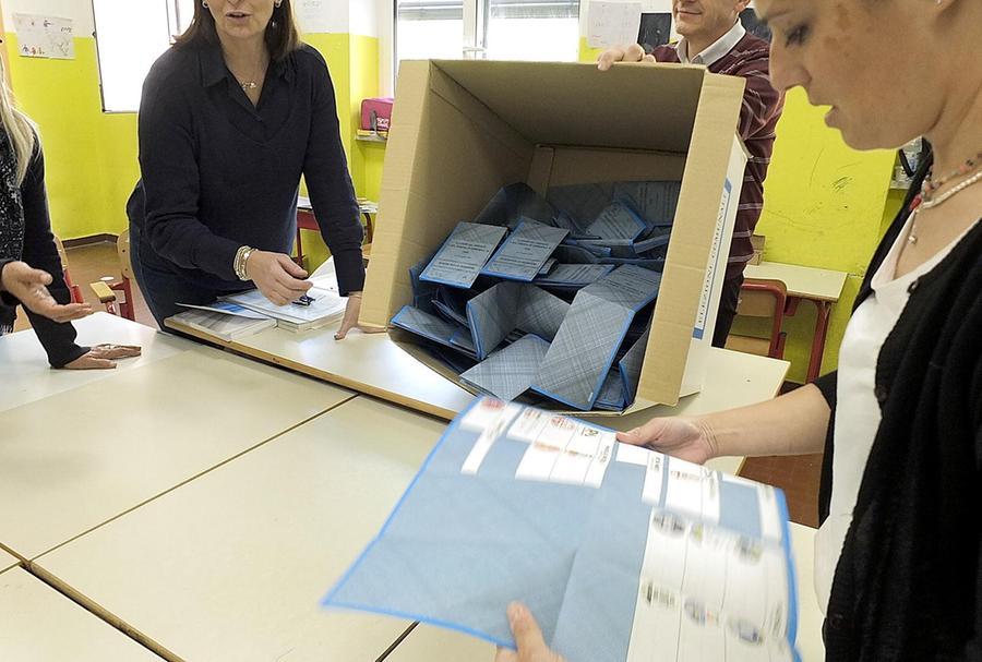 Elezioni comunali in Toscana, i risultati: Pisa al ballottaggio per 15 voti, anche Massa e Siena al secondo turno. I sindaci già eletti