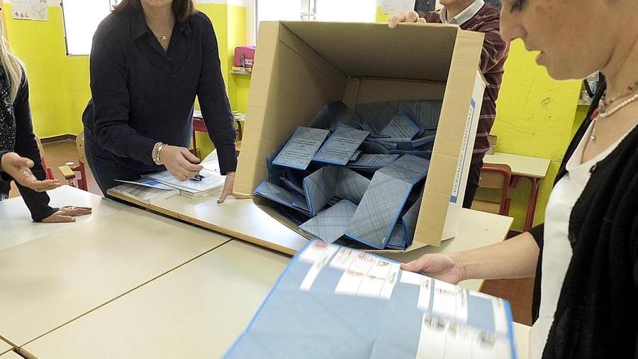 Elezioni comunali in Toscana, i risultati: Pisa al ballottaggio per 15 voti, anche Massa e Siena al secondo turno. I sindaci già eletti