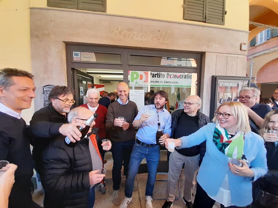 
	La festa a Correggio del candidato Pd Fabio Testi eletto sindaco

