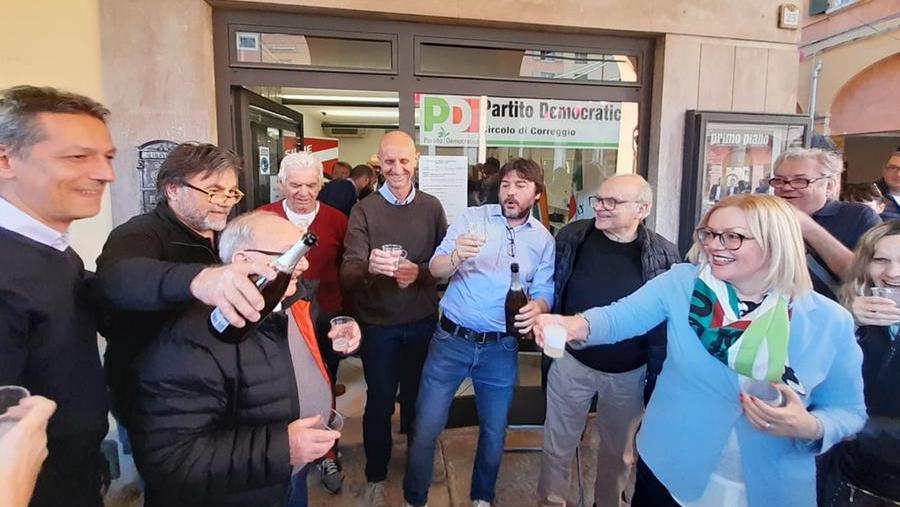 
	La festa a Correggio del candidato Pd Fabio Testi eletto sindaco

