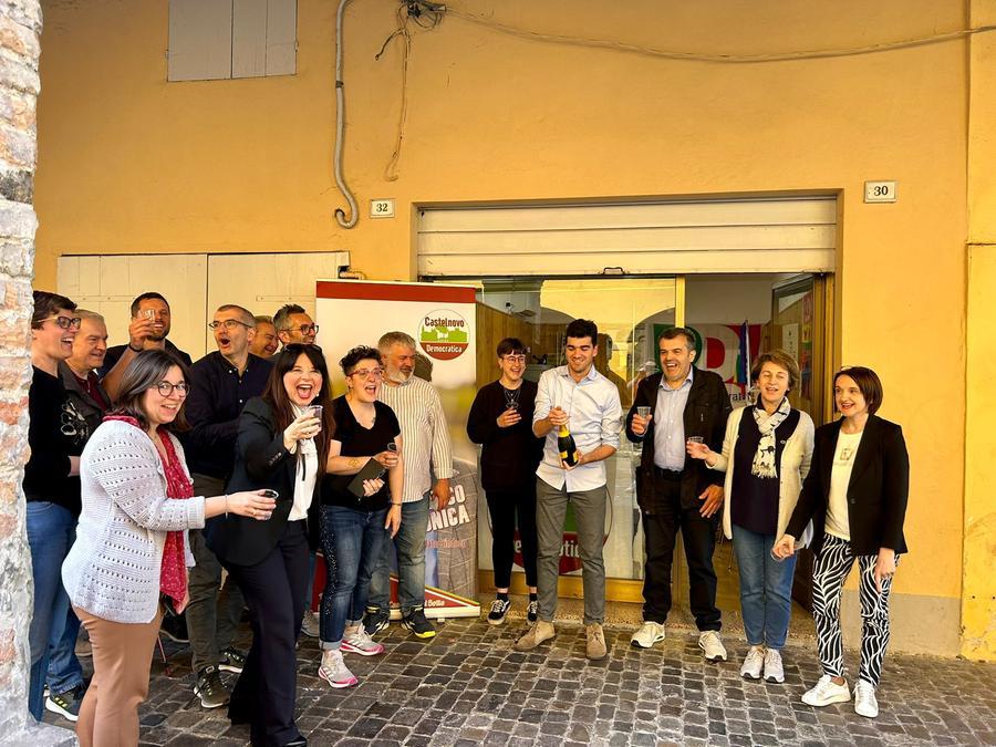 
	La festa del sindaco rieletto Francesco Monica

