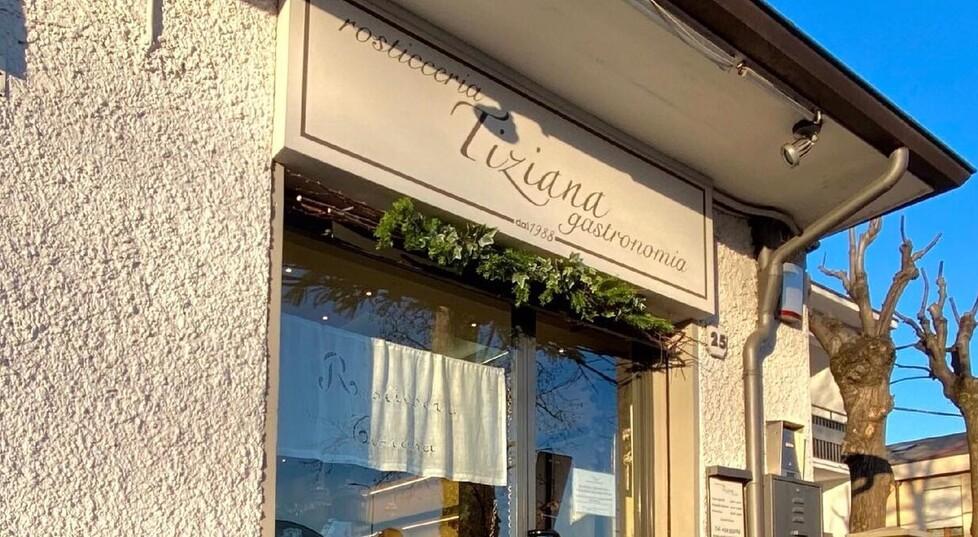 Modena La rosticceria Tiziana spegne 35 candeline «Ho visto crescere figli e nipoti dei clienti» 