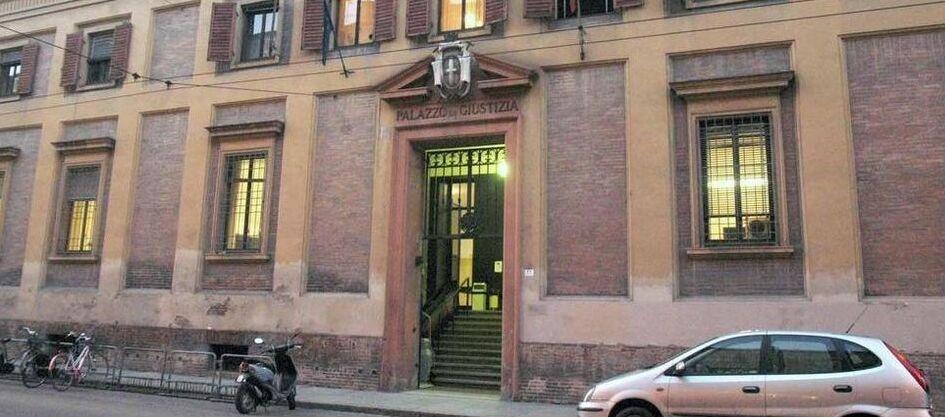 Carpi. Li faceva dormire in garage Zio condannato a risarcire 