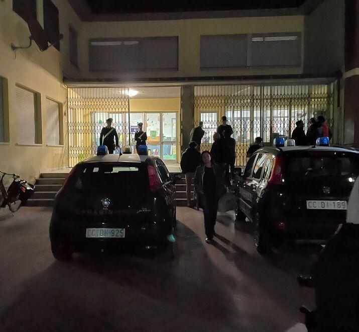 
	Pisa, i&nbsp;carabinieri fuori da un seggio dove era stato chiesto il&nbsp;riconteggio delle schede

