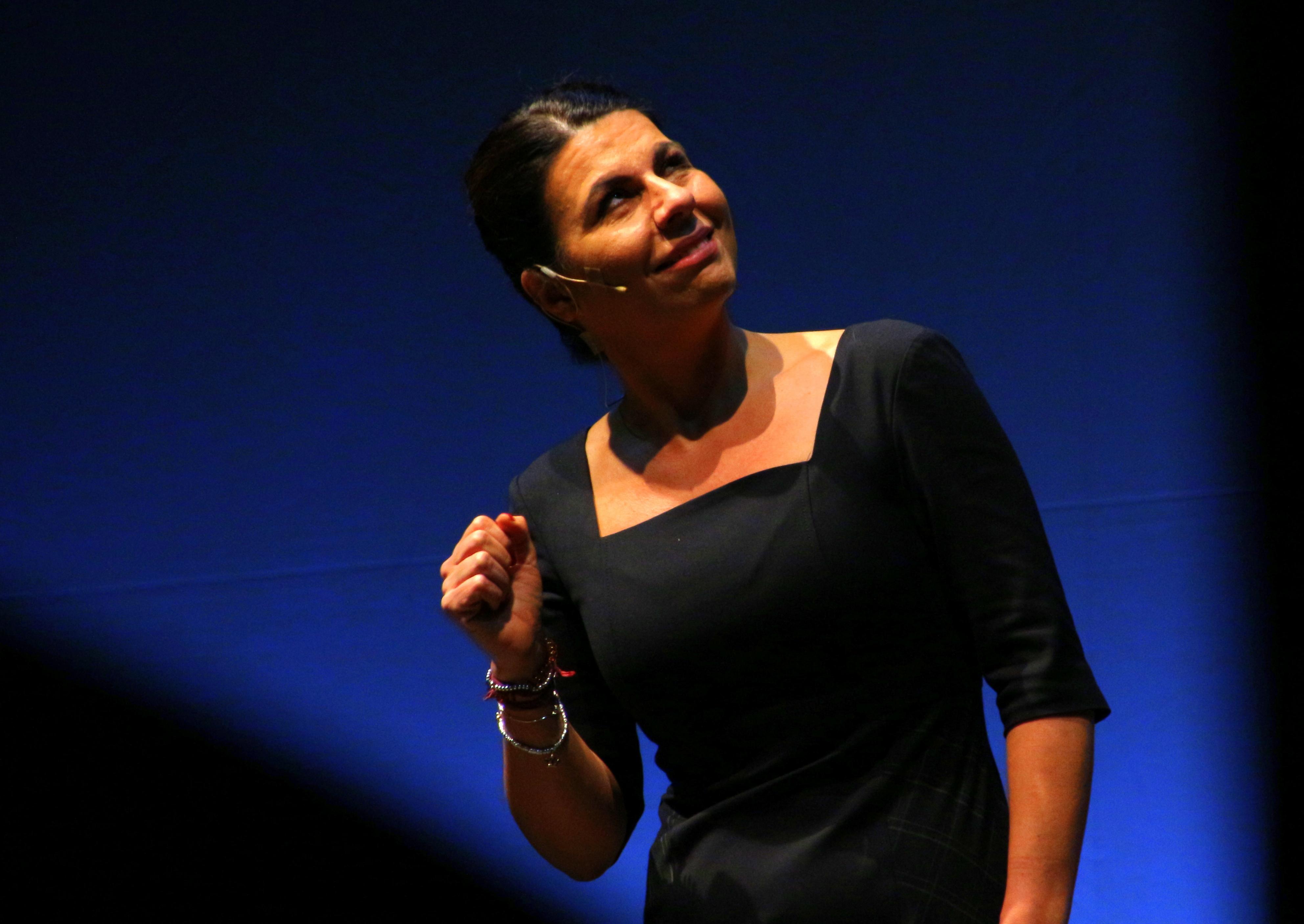 Geppi Cucciari in tournée nell’isola col suo spettacolo-monologo “Perfetta"