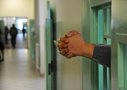 Violentato dai compagni di cella: Dogaia horror, iniziato il processo