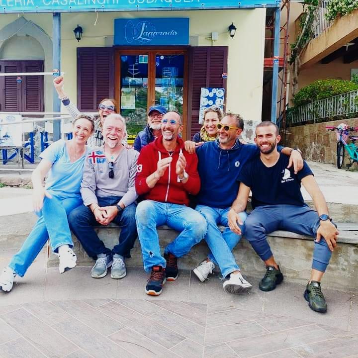 Lorenzo Renzi nuovo sindaco di Capraia al fotofinish: «L’ultimo voto arrivato in gommone» – Video