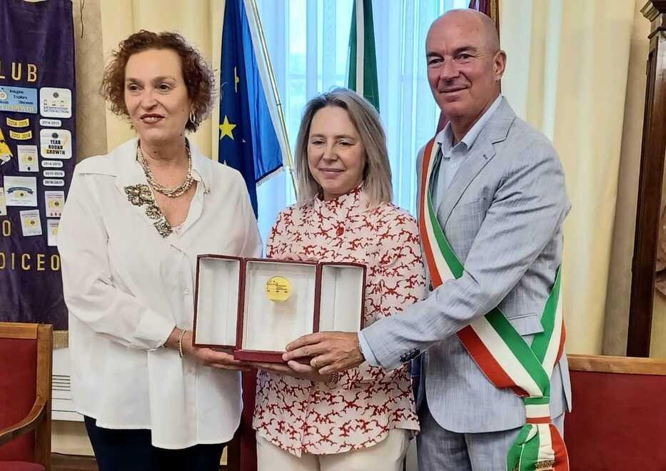 Livorno, premiata la capitana Melani, prima comandante delle navi da crociera: «Orgogliosa del mio lavoro»