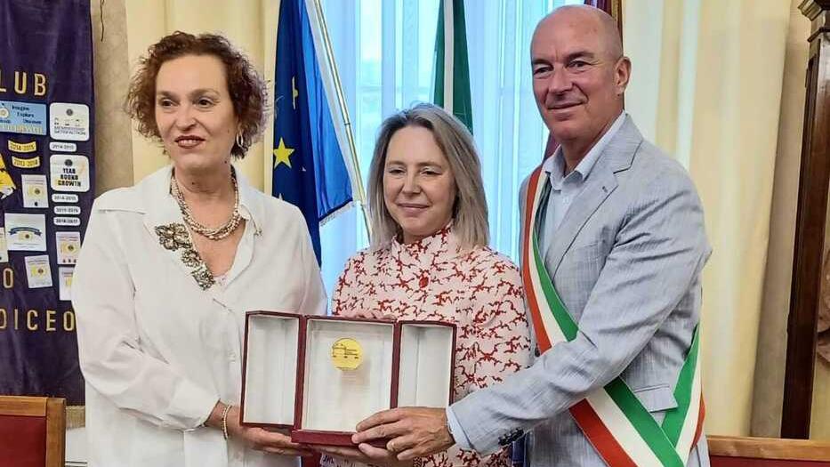 Livorno, premiata la capitana Melani, prima comandante delle navi da crociera: «Orgogliosa del mio lavoro»