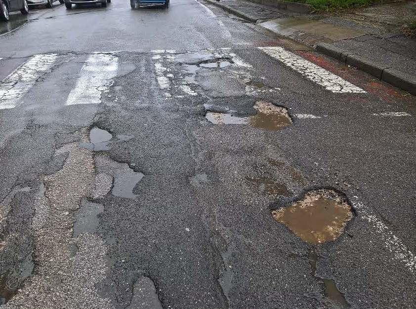 Un’isola che cade a pezzi