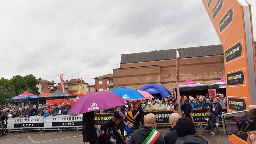 Scatta da Scandiano la decima tappa Dopo le salite, in picchiata a Viareggio