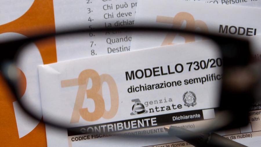 Dal superbollo auto ai biliardini, le ventuno microtasse a ipotesi taglio