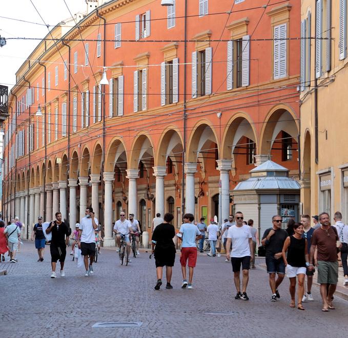 Modena L’inflazione torna a correre Duemila euro in più a famiglia 