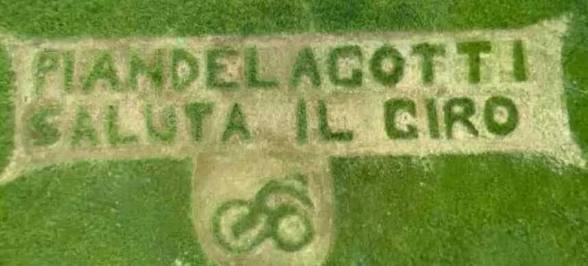 La passione più forte di freddo, vento e pioggia Piandelagotti saluta il passaggio del Giro d’Italia