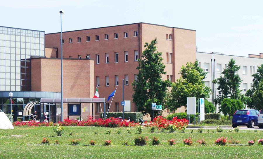 La Fials: «Nell’ospedale del Delta sedute endoscopiche in tilt. Nell’azienda sanitaria personale allo stremo, altre aggressioni nel settore psichiatrico». L’Asl: «Stiamo intervenendo su ogni questione»