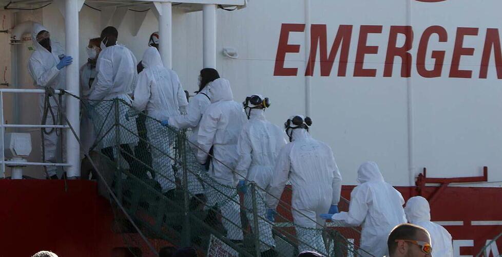 Carrara, presunti scafisti sulla nave dei migranti: chiesto l’incidente probatorio