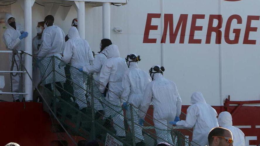 Carrara, presunti scafisti sulla nave dei migranti: chiesto l’incidente probatorio