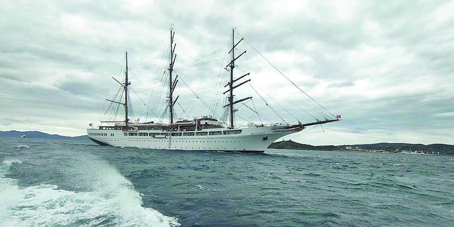 Piombino, è iniziata la stagione delle crociere con lo sbarco della Sea Cloud II