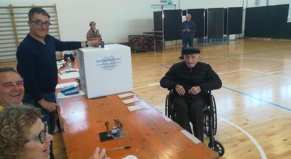 Al seggio  Villiam Ronzoni che ha 101 anni «Una gioia poter manifestare questo diritto» 
