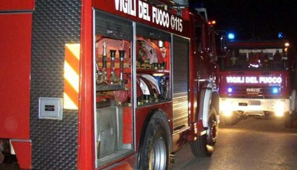 Rogo all’ex asilo di San Possidonio: vigili del fuoco al lavoro per tre ore 