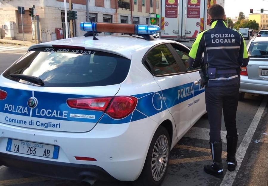Forzano il posto di blocco: fuga per le strade di Is Mirrionis