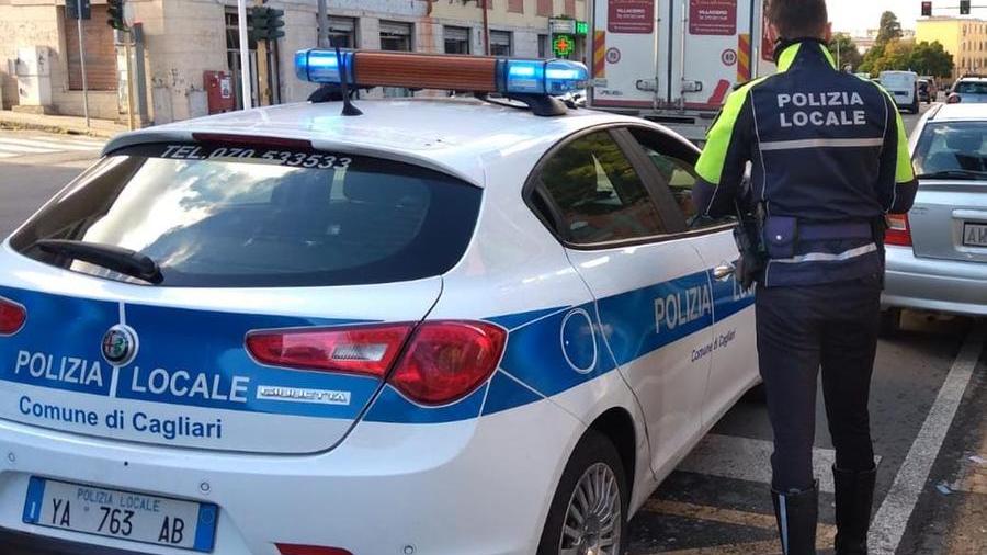 Forzano il posto di blocco: fuga per le strade di Is Mirrionis