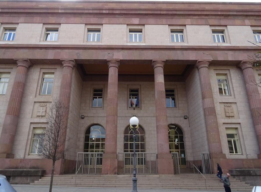 Porto Torres, caduta fatale nel market: titolare imputato 