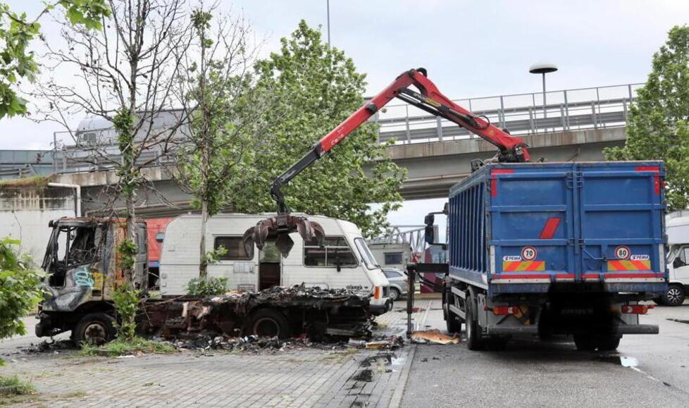 Empoli, lotta al degrado e ai rifiuti. Rimozione di cinque mezzi