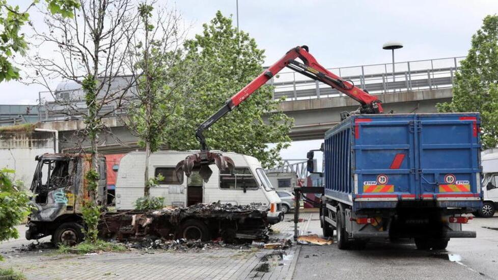 Empoli, lotta al degrado e ai rifiuti. Rimozione di cinque mezzi