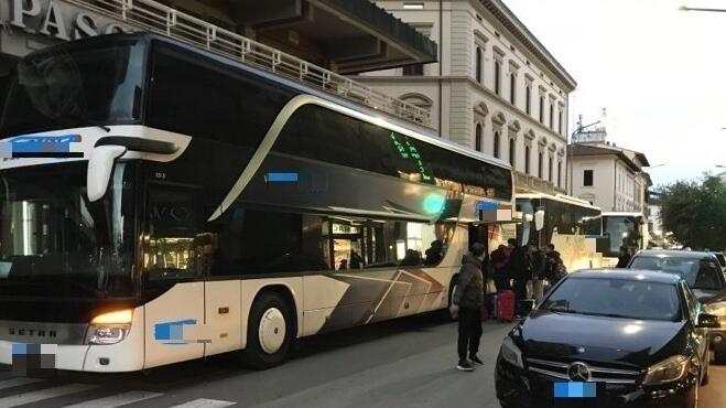 Montecatini, caos bus turistici nel traffico: «Più controlli della municipale»