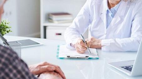 Piombino, il mea culpa dei medici di base: «Giusto limitare le visite inutili»